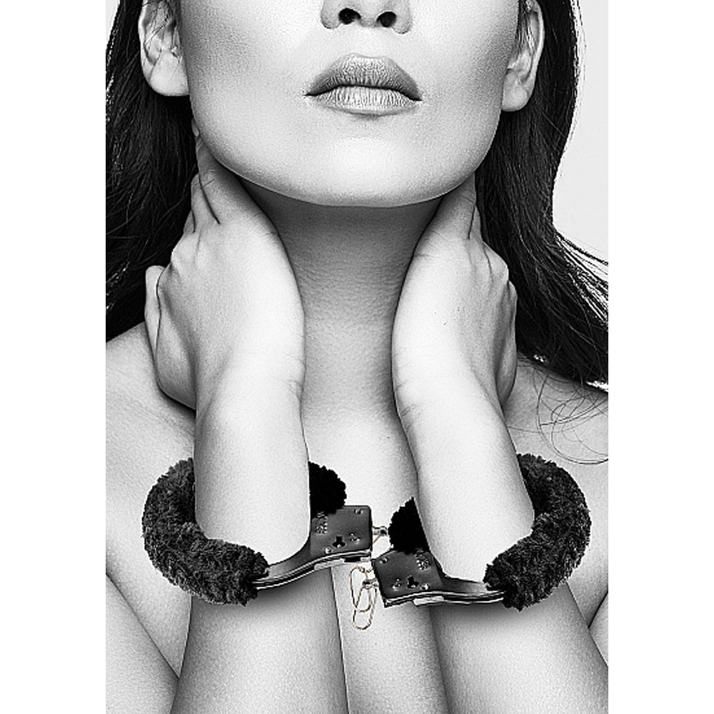 Ouch! Black & White Beginner Pleasure Furry Wrist Cuffs with Quick-Release Button – Black