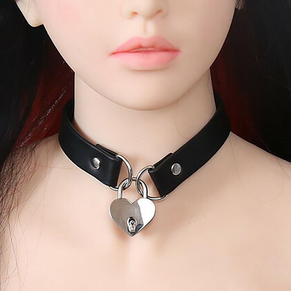 Ple''sur PVC Collar with Heart Lock – Black