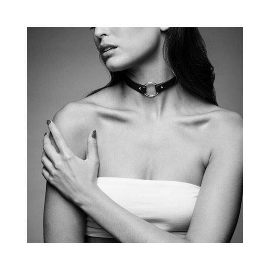 Bijoux Indiscrets Maze Single Ring Choker – Black Faux Leather Bondage-Inspired Accessory