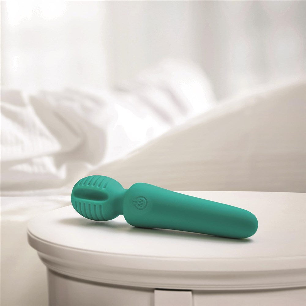 Adam & Eve Eve's Petite Private Pleasure Wand – Green – Rechargeable Silicone Clitoral Massager