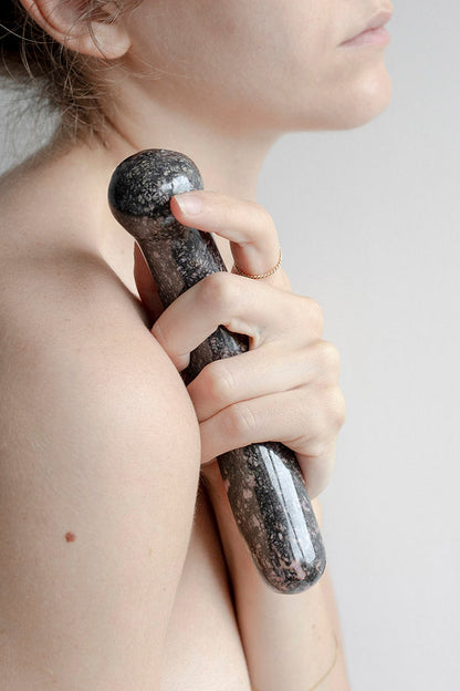 Chakrubs Anahata Curve Rhodonite Wand – Tan